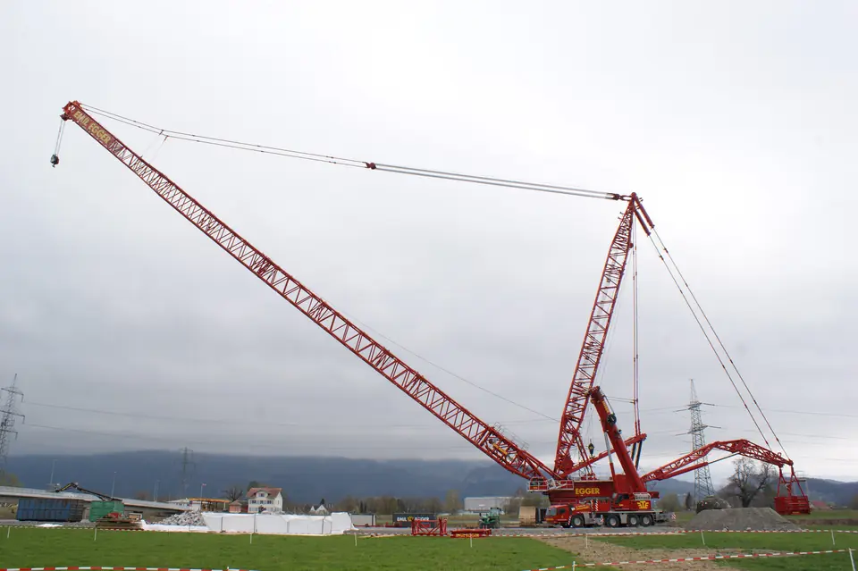 Grua de grande porte numa obra